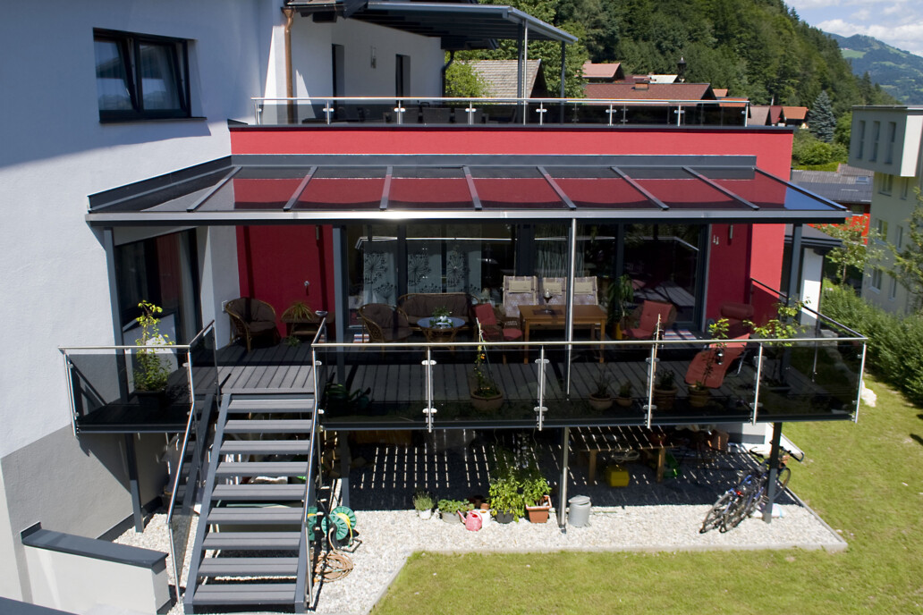 aufgang glasterrasse mit dach glasbau